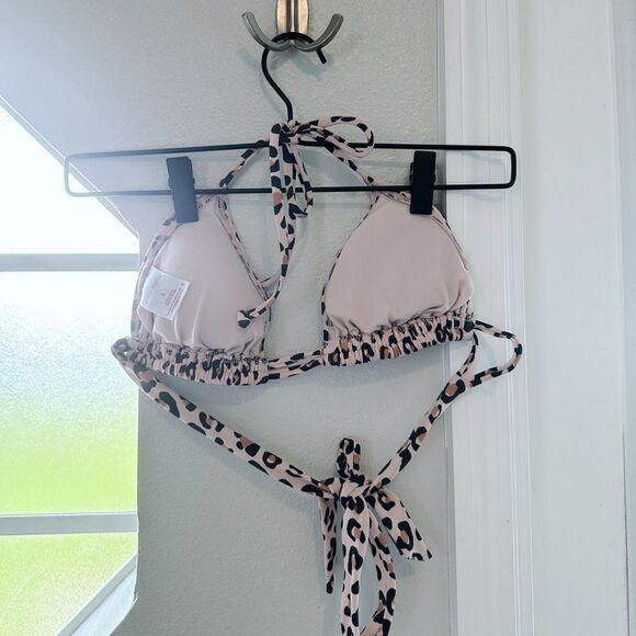✨3/$25✨ Target Leopard Bikini Top - Picture 2 of 4